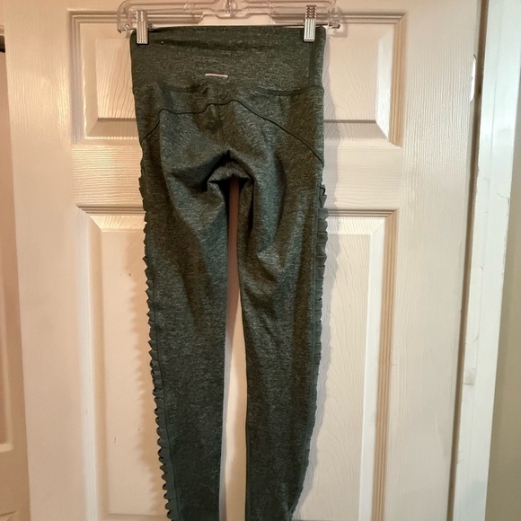 Aerie Green Leggings with Side Detailing - Picture 3 of 6